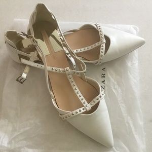 Unworn Zara basic collection white gold deco studs, pointy flats
